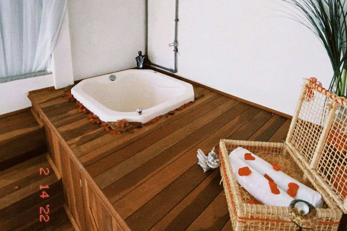 Luxury Room | Desk, laptop workspace, free WiFi