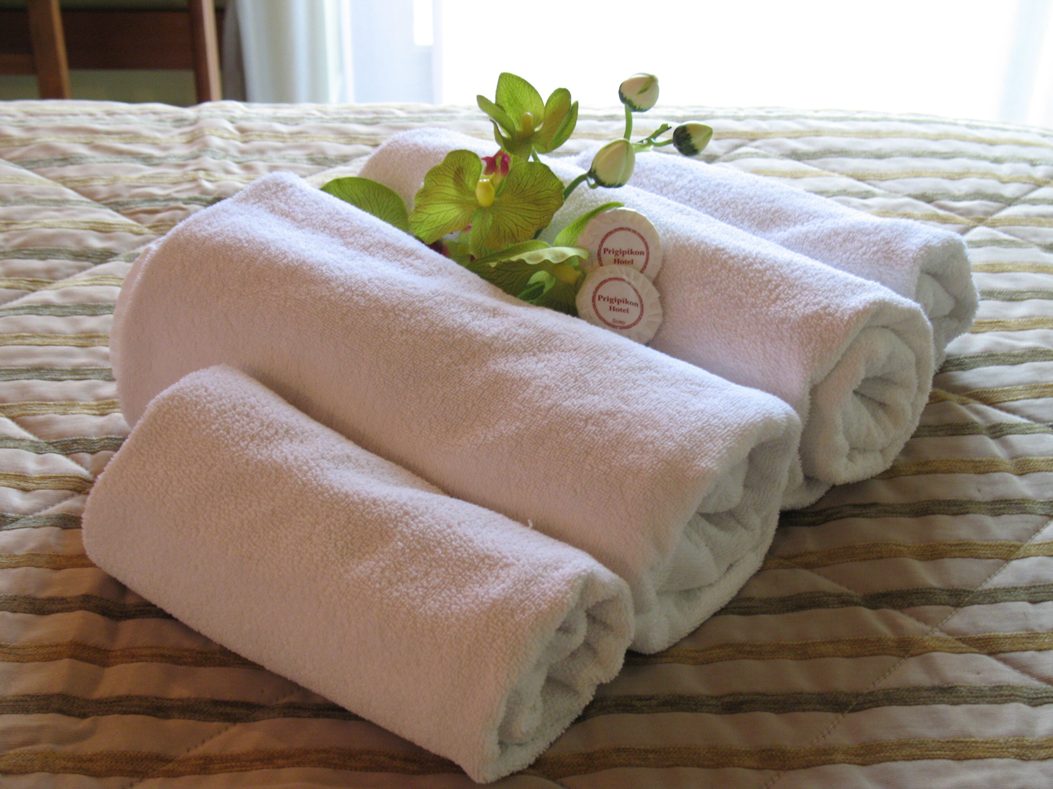 Habitación Deluxe doble | Ropa de cama de alta calidad y edredones de plumas