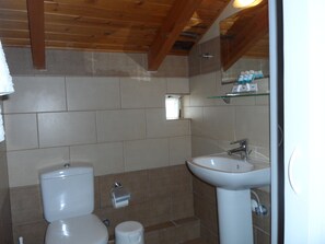 Junior Studio Suite | Bathroom | Rainfall showerhead, hair dryer, bathrobes, towels - Prigipikon Suites & Lofts (Lamia)