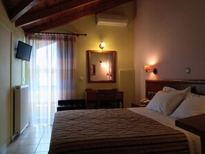Deluxe Double Room | Premium bedding, down comforters, individually decorated - Prigipikon Suites & Lofts (Lamia)