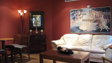 朝食 (コンチネンタル ブレックファスト)、毎日提供 (有料)