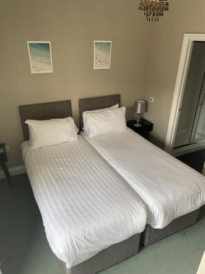 2 habitaciones, tabla de planchar con plancha y wifi gratis