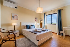 4 chambres, fer et planche Ă repasser, Wi-Fi, draps fournis