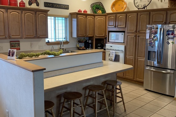 Geladeira, micro-ondas, fogão, cooktop