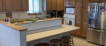 Creekside Tranquility, Spacious Home & Property Within 20 Minutes From Missoula