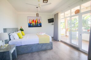 3 habitaciones, caja de seguridad en la habitación y escritorio 