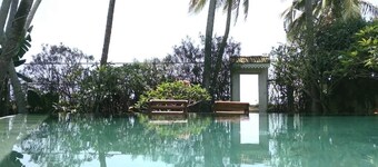 Luxury villa on the beach with spectacular ocean views, private pool and jacuzzi