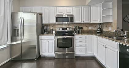 Finchwood: Private Yard & Near DC