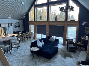 House, 3 Bedrooms | Living room | TV