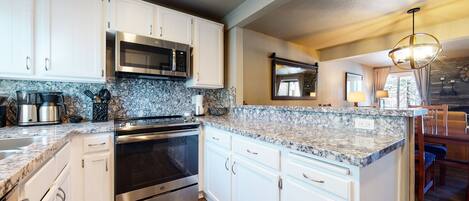 Condo, 1 Bedroom | Private kitchen | Fridge, oven, coffee/tea maker, toaster