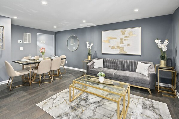 Smart TV - AldenDelight: Work Friendly & 40 Mins to DC (Sterling)