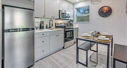 Lakeside View: Trendy design & Near Beach