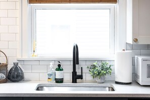 Interior - City Boho ✦ New Kitchen ✦ King Bed (Bexley)