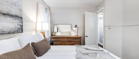 2 bedrooms, travel crib, free WiFi, bed sheets