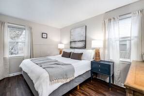 2 bedrooms, desk, iron/ironing board, travel crib