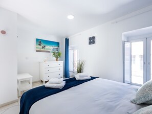 2 quartos, ferros/tábuas de passar roupa, Wi-Fi, roupa de cama
