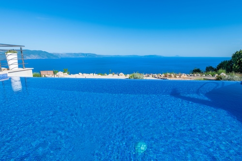 A magical sea view, a magical villa