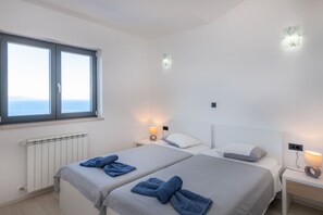 4 عدّة غرف نوم ومكواة/لوح كي وواي فاي مجانًا وملاءات أسرّة