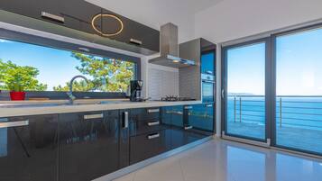 KylskÄp, mikrovÄgsugn, ugn och spishÀll