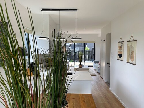 Flatbush Holiday Accommodation, 3 Bedroom Town House WH2 | Apartment