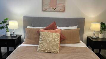 3 bedrooms, iron/ironing board, WiFi, bed sheets