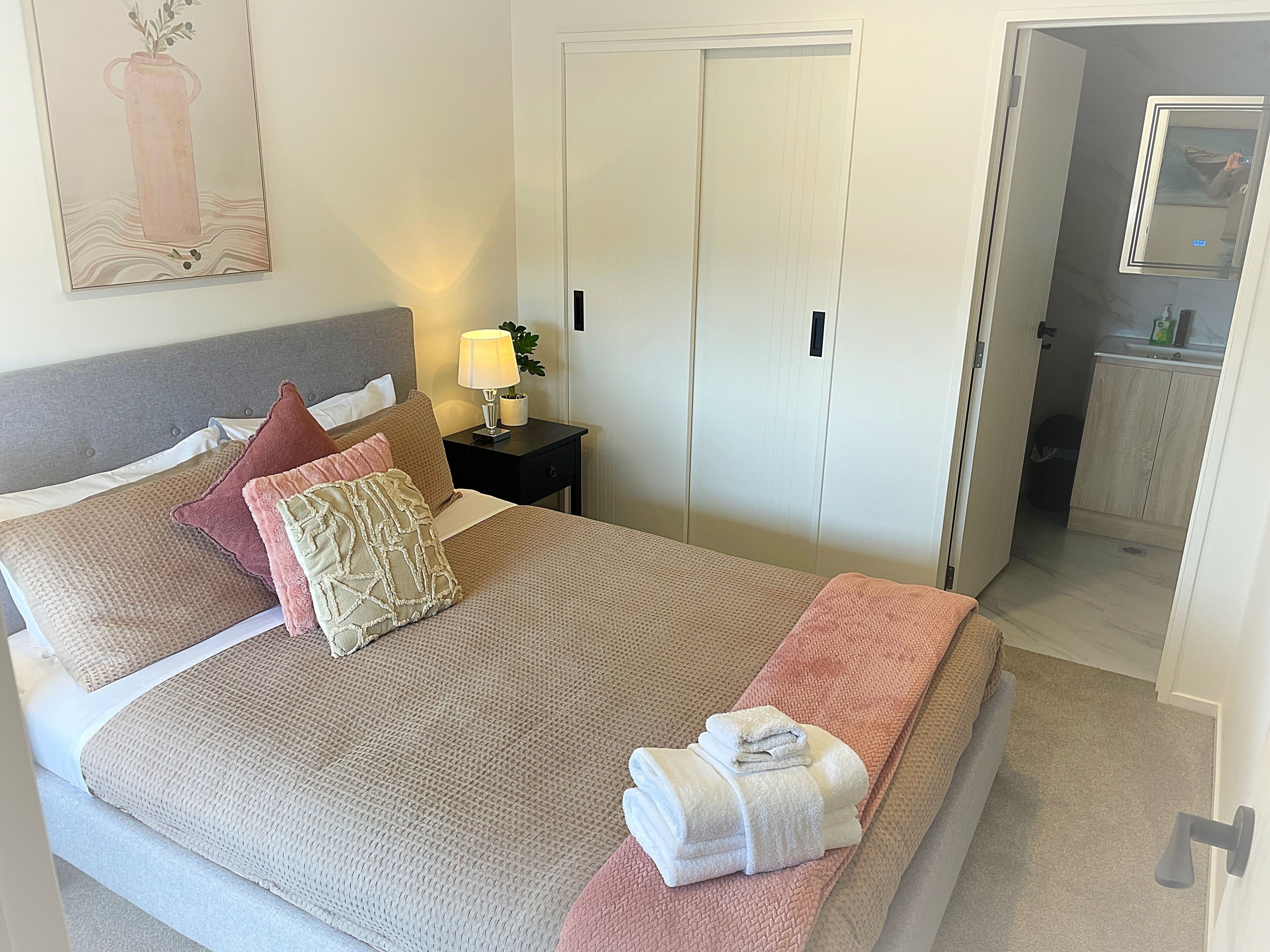 3 bedrooms, iron/ironing board, WiFi, bed sheets