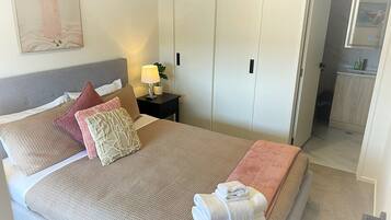 3 bedrooms, iron/ironing board, WiFi, bed sheets