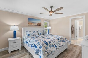 3 Schlafzimmer, Schreibtisch, Bügeleisen/Bügelbrett, Reisekinderbett