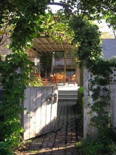 The Guesthouse West Side - Walking distance to the best Perrysburg has to offer!