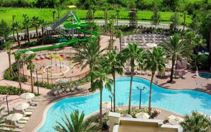 Piscina all'aperto, una piscina riscaldata