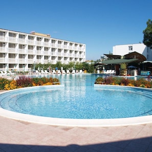 A hotel with a swimming pool, sun loungers, and a building with balconies. - Balaton Hotel (Nessebar)