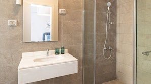 Shower, rainfall showerhead, towels - Prime Select The Crown (6th of October City)