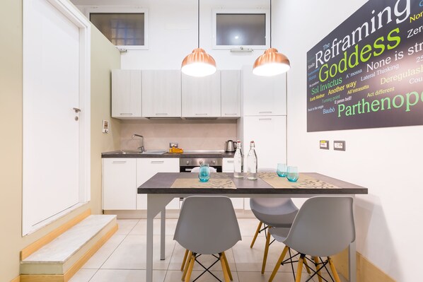 Kühlschrank, Ofen, Herdplatte, Toaster