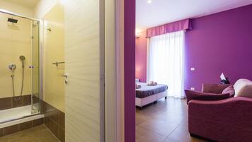 Dusche, Haartrockner, Bidet, Handtücher