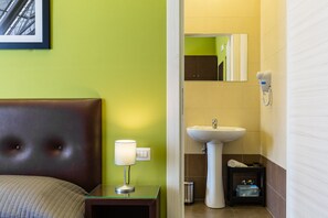 Dusj, hårføner, bidé og håndklær