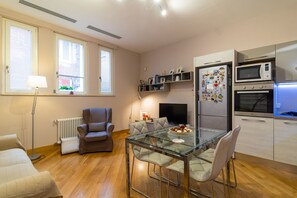Interior - Elegant Flat at Municipio (Napoli)
