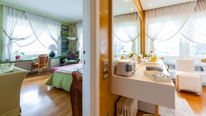 A well-lit bedroom with a bed, bedside table, lamp, and a window with curtains. - O-House Posillipo - Two Bedroom Apartment, Sleeps 6 (Napoli)