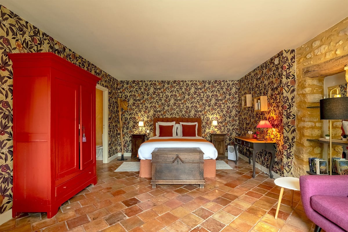 Traditional Double Room, Ensuite (Montaigne) | Premium bedding, individually decorated, individually furnished