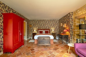 Habitación doble de lujo | Ropa de cama de alta calidad y decoración personalizada