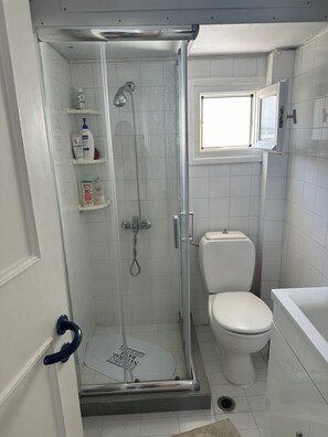 Bathtub, hair dryer, towels, soap