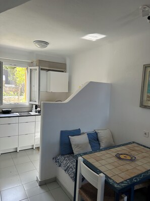 Fridge, oven, coffee/tea maker, toaster - Amazing view of Ornos Bay in Mykonos (C869+V7P Mikonos, Greece)