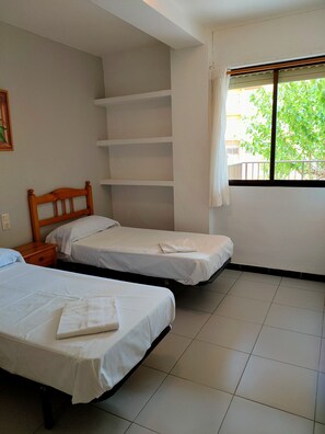 2 chambres, fer et planche à repasser, Wi-Fi gratuit, draps fournis