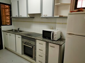 Fridge, microwave, oven, coffee/tea maker