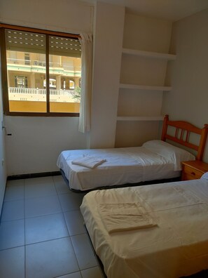 1 slaapkamer, een strijkplank/strijkijzer, gratis wifi, beddengoed