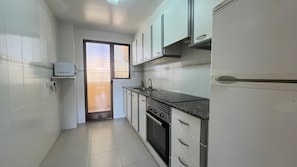 Réfrigérateur, micro-ondes, four, cafetière/bouilloire