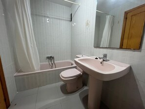 Baignoire, serviettes fournies