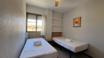 2 chambres, fer et planche Ă repasser, Wi-Fi gratuit, draps fournis