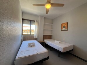 2 chambres, fer et planche à repasser, Wi-Fi gratuit, draps fournis