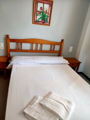 3 chambres, fer et planche à repasser, Wi-Fi gratuit, draps fournis