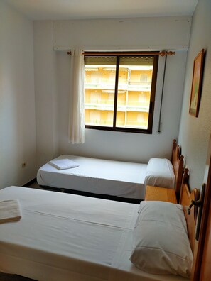 3 dormitorios, tabla de planchar con plancha, wifi gratis y ropa de cama